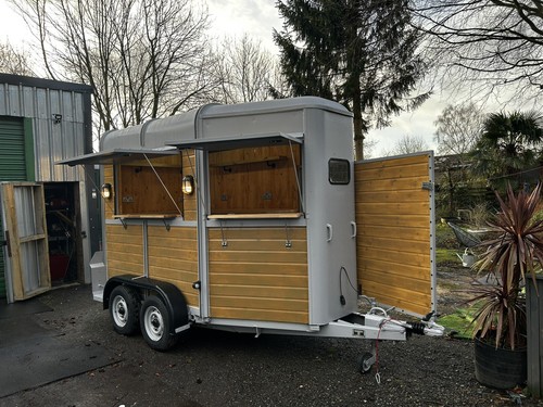 Horse box mobile - mobile, bar