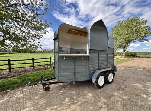 Horse box mobile - box, bar