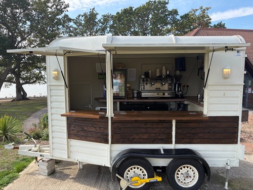 Vintage horsebox catering - horsebox,